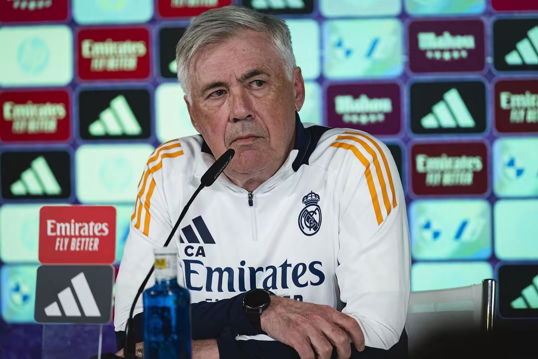 爱游戏官方入口-意甲转会期再迎强敌，皇家马德里遗憾出局，主帅态度——震撼外界，轮换策略成焦点(国米20登顶意甲新)