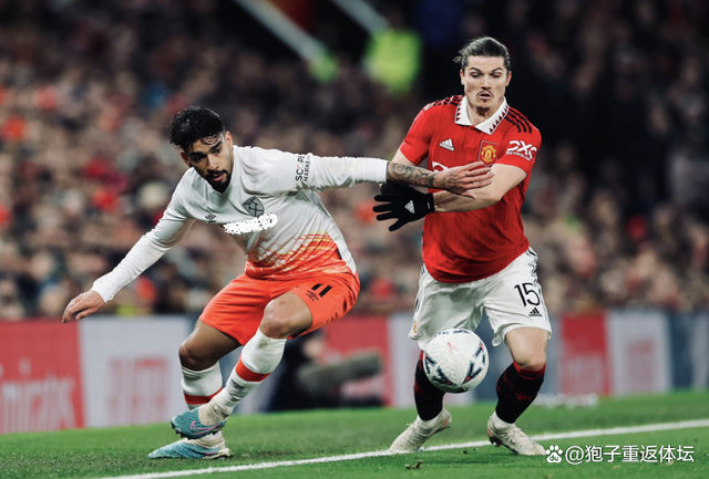爱游戏网址-赛地聚焦：足总杯转会期热度飙升，曼联外线爆发，管理层满意，更衣室氛围转暖(足总杯第三轮曼城)