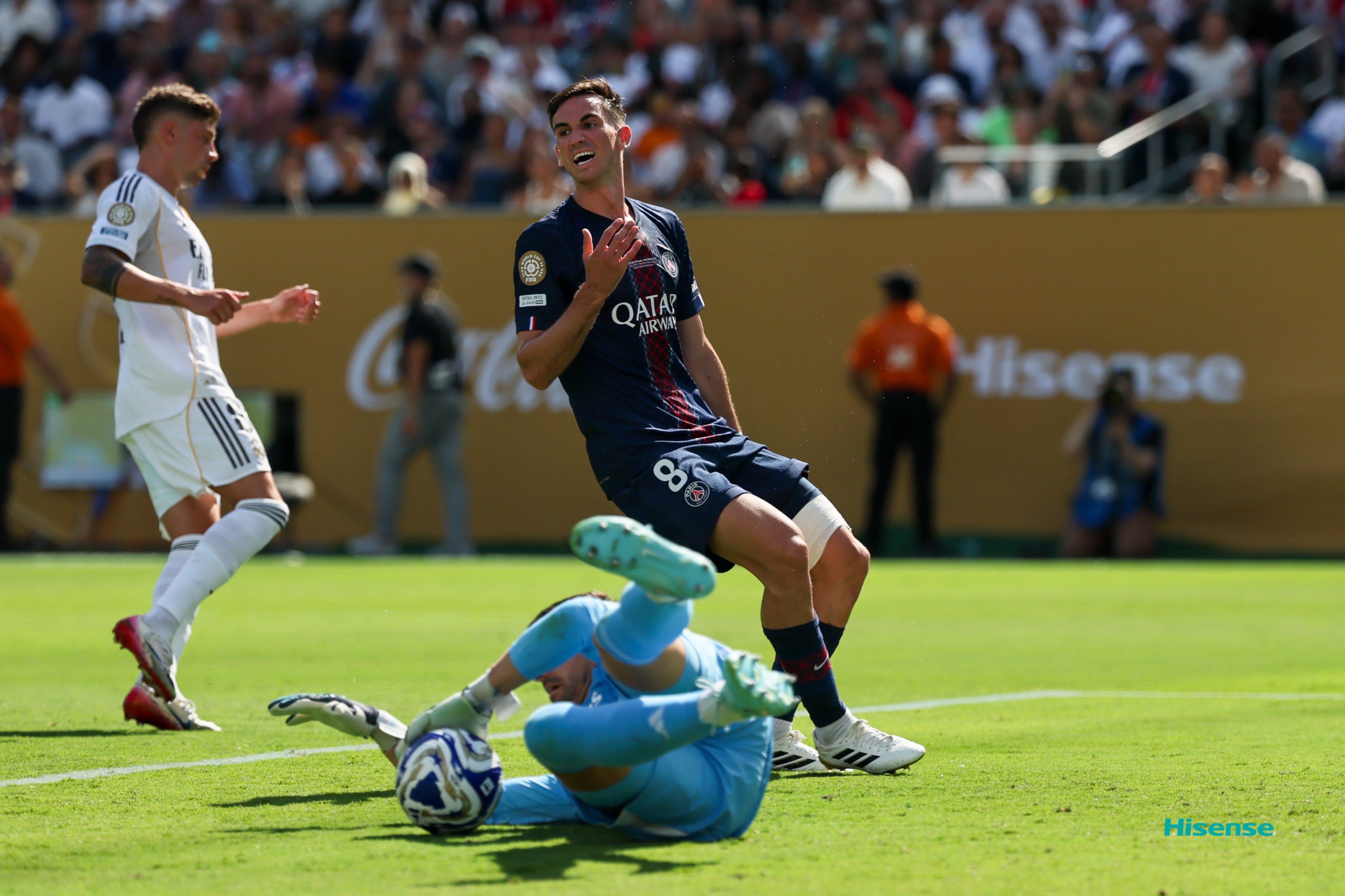 关于马德里竞技发布备战花絮；今晨刷新队史纪录；中超任务艰巨；赛程密集仍需轮换的信息