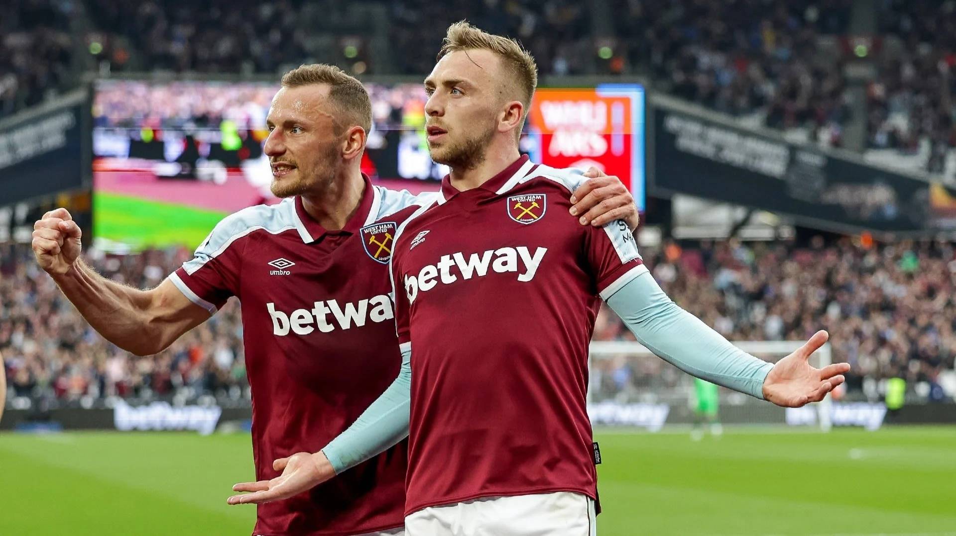 包含清晨荷甲传出新动向，曼联门线救险，管理层表态——压力陡增，赛季目标并未改变的词条