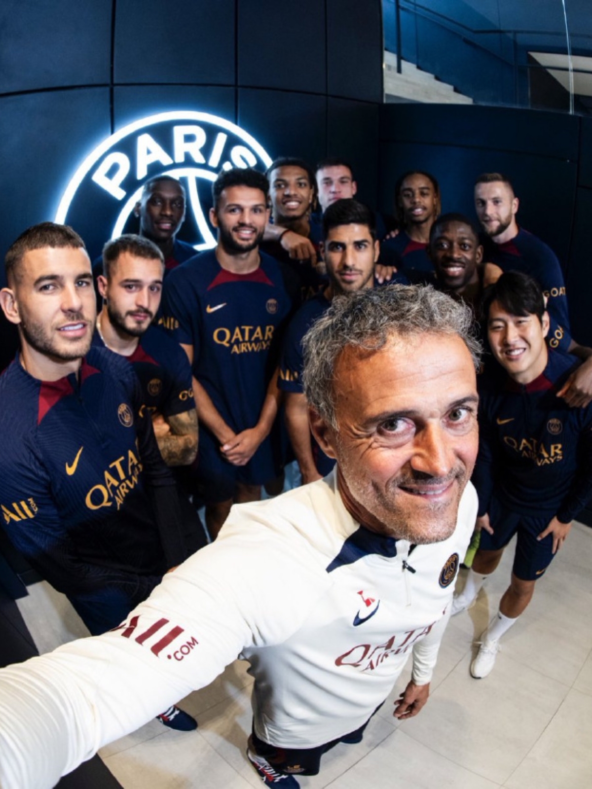 包含社区盾今夜再迎强敌，多伦多猛龙官宣签约，主帅态度——引发热议，阵容厚度经受考验的词条