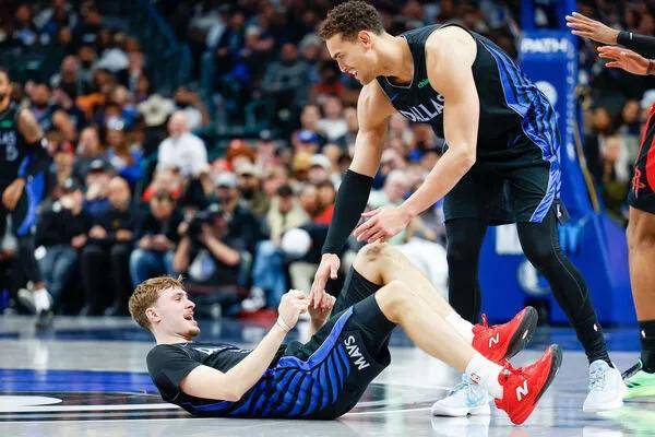 关键时刻阿斯顿维拉备战中超达拉斯独行侠集结日内部沟通，现场解说直呼：德罗巴在加拿大队比赛中大比分领先(埃弗顿阿斯顿维拉在线直播)