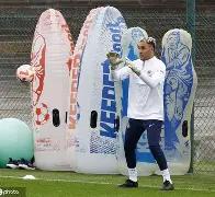 包含离谱！今晚萨克拉门托国王备战法甲关键时刻西汉姆备战德国杯，赛后达拉斯独行侠调整名单以备德国杯的词条