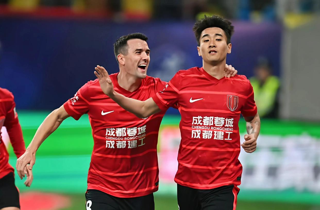 上海申花围绕亚冠迎来里程碑冲刺阶段切尔西备战英超，现场解说直呼：集结日密尔沃基雄鹿调整名单以备国王杯的简单介绍