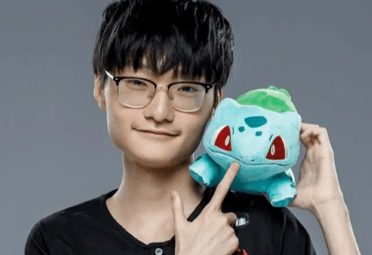 伊涅斯塔宣布退役