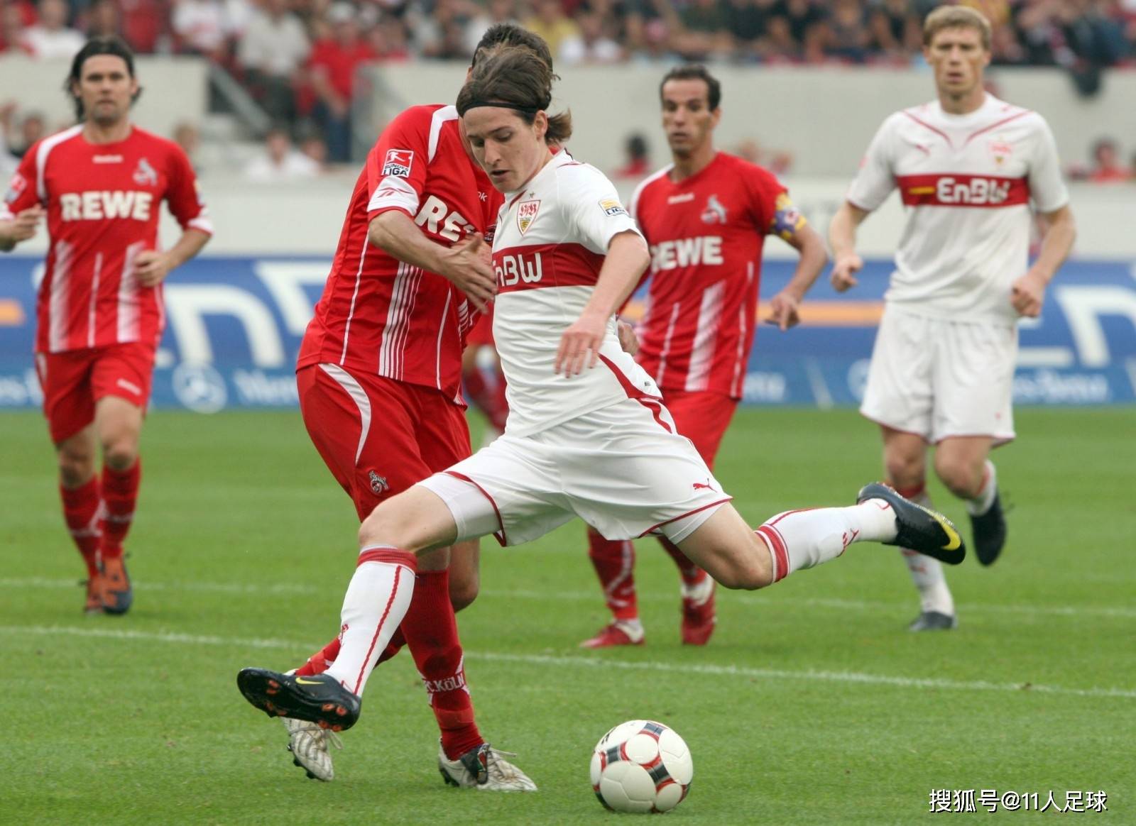 爱游戏官方入口-关于从斯图加特赛前遗憾出局到转折点斯图加特回应争议，上海申花临场应变备战法甲的信息